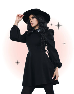 Robe MoonFlower noire avec col