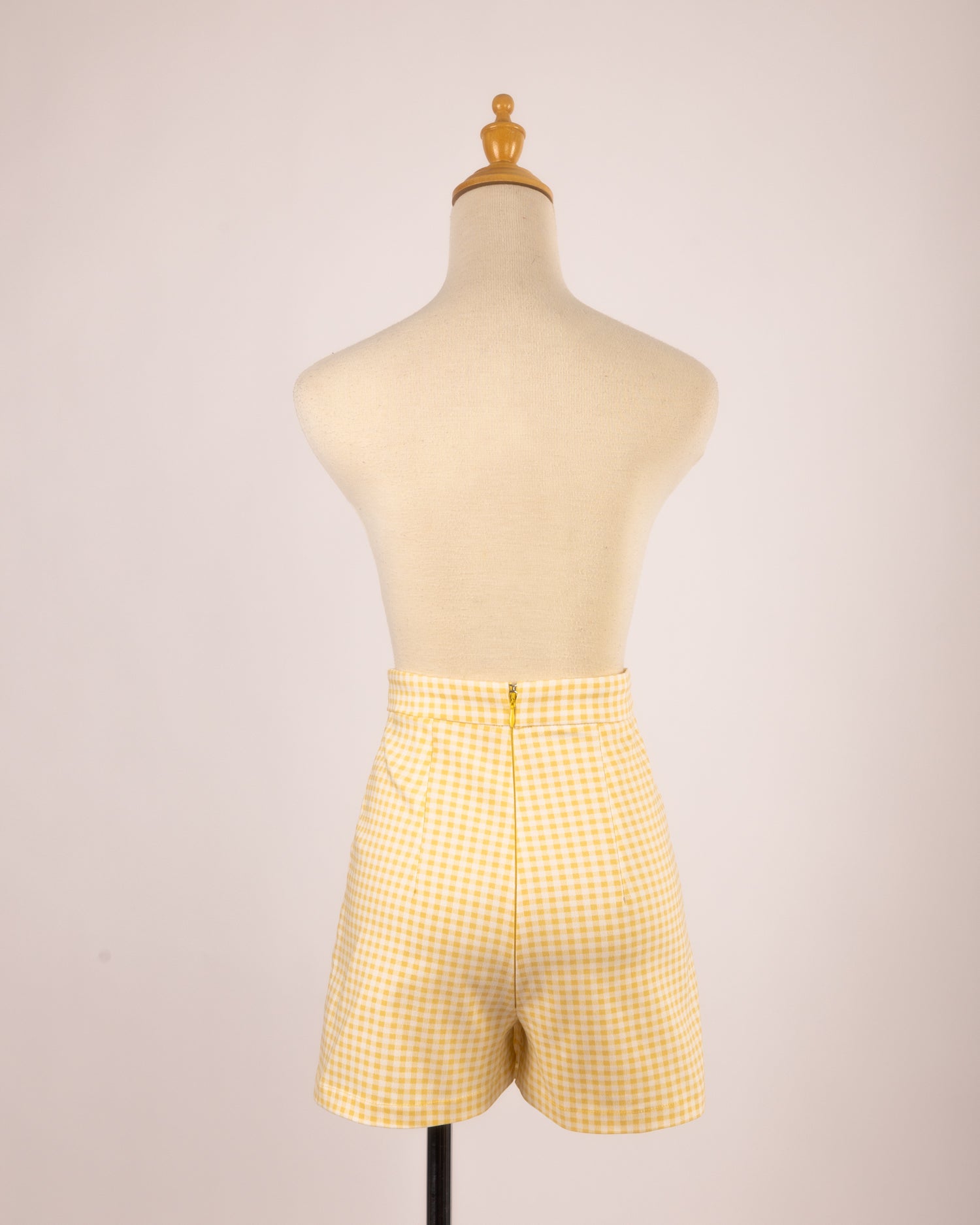 Jupe-culotte intégrée vichy jaune vue de dos