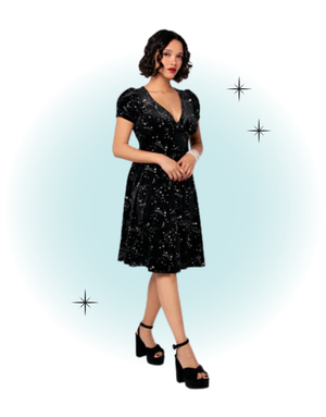 Robe manches courtes évasée swing col en v velour noir étoiles argentées- Cosmic Dust