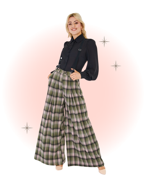 Pantalon évasé carreaux roses et verts à bretelles