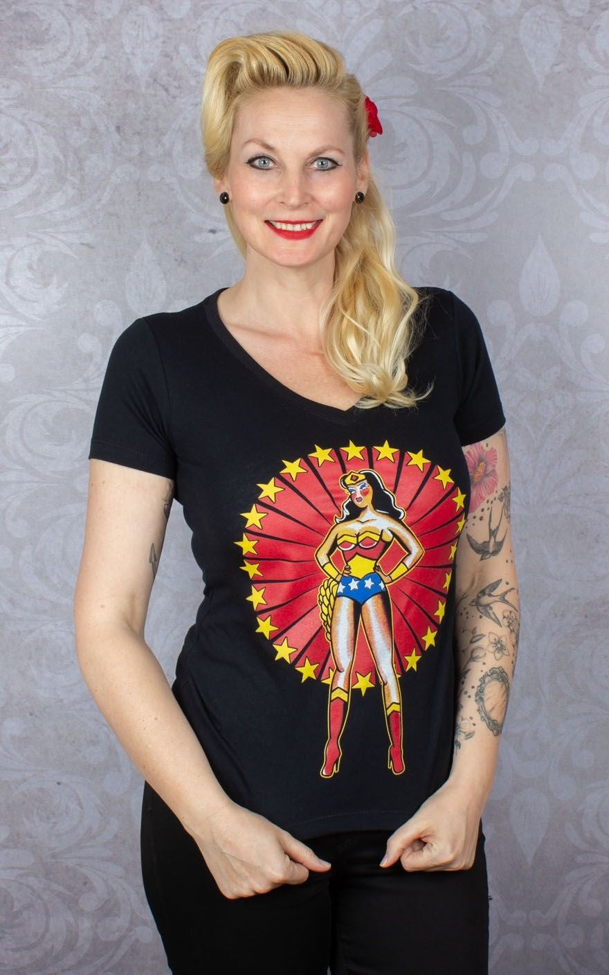 Wonder-Woman-T-Shirt-Black-Red-Pinky-Star-Retro-Plus-Size